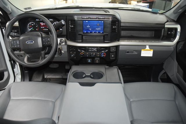 2024 Ford Super Duty F-450 DRW Cab-Chassis F450 SUPERCAB 4X4 * POWERSTROKE * CONCRETE BODY * LIKE NEW! - 23032709 - 18