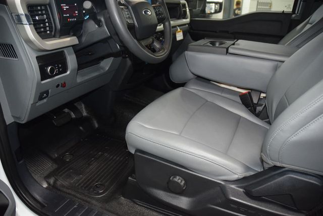 2024 Ford Super Duty F-450 DRW Cab-Chassis F450 SUPERCAB 4X4 * POWERSTROKE * CONCRETE BODY * LIKE NEW! - 23032709 - 25