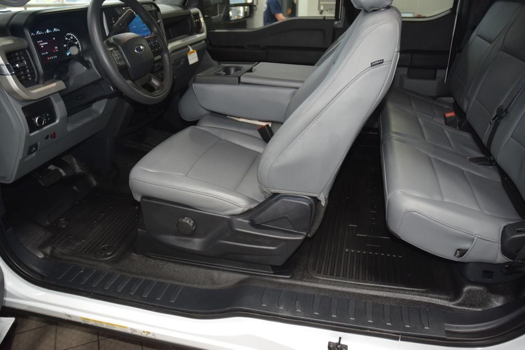2024 Ford Super Duty F-450 DRW Cab-Chassis F450 SUPERCAB 4X4 * POWERSTROKE * CONCRETE BODY * LIKE NEW! - 23032709 - 29