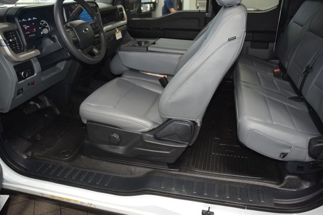 2024 Ford Super Duty F-450 DRW Cab-Chassis F450 SUPERCAB 4X4 * POWERSTROKE * CONCRETE BODY * LIKE NEW! - 23032709 - 29