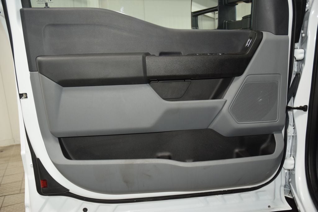 2024 Ford Super Duty F-450 DRW Cab-Chassis F450 SUPERCAB 4X4 * POWERSTROKE * CONCRETE BODY * LIKE NEW! - 23032709 - 32