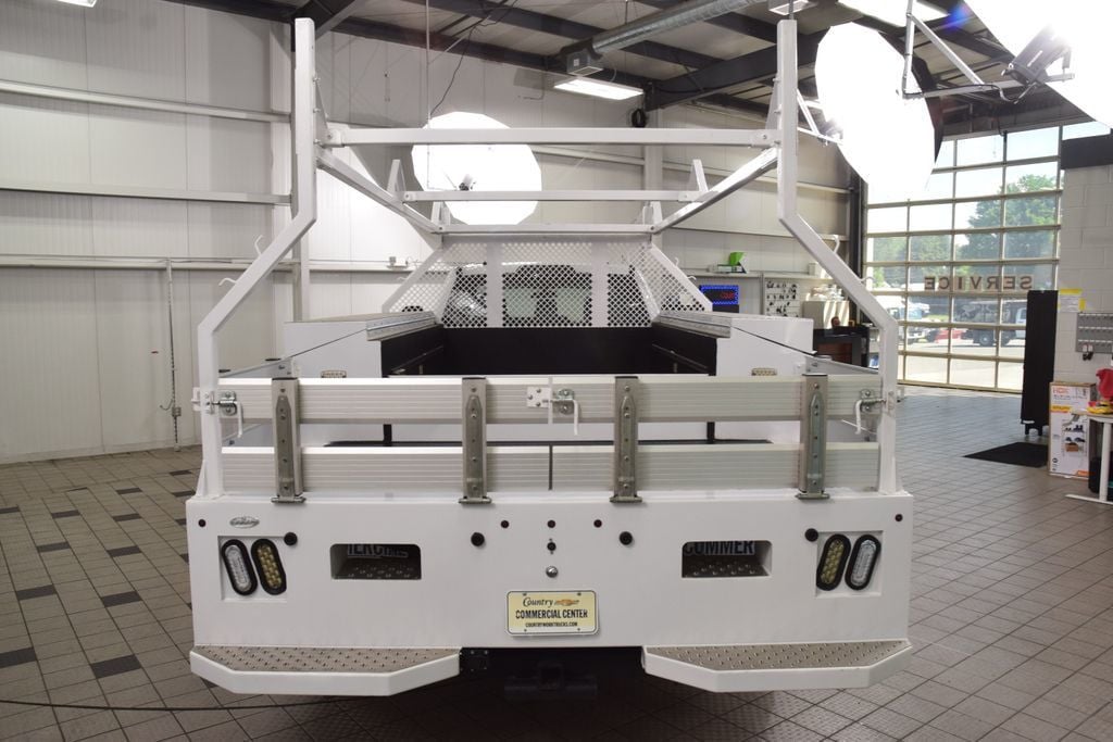 2024 Ford Super Duty F-450 DRW Cab-Chassis F450 SUPERCAB 4X4 * POWERSTROKE * CONCRETE BODY * LIKE NEW! - 23032709 - 3