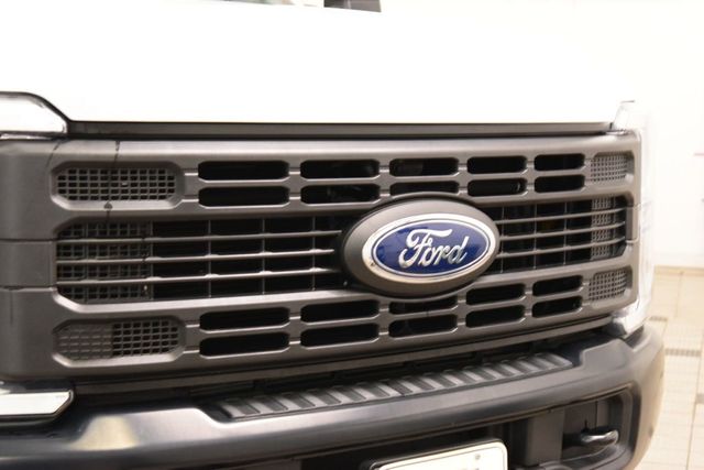 2024 Ford Super Duty F-450 DRW Cab-Chassis F450 SUPERCAB 4X4 * POWERSTROKE * CONCRETE BODY * LIKE NEW! - 23032709 - 4