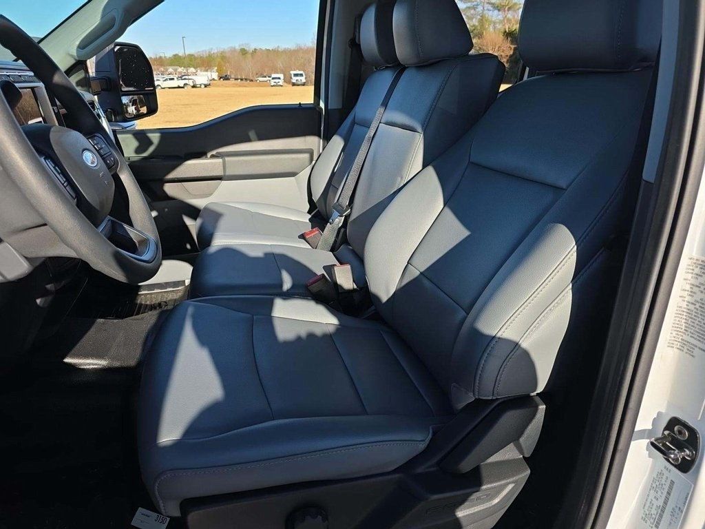 2024 Ford Super Duty F-450 DRW Cab-Chassis XL - 22965678 - 3