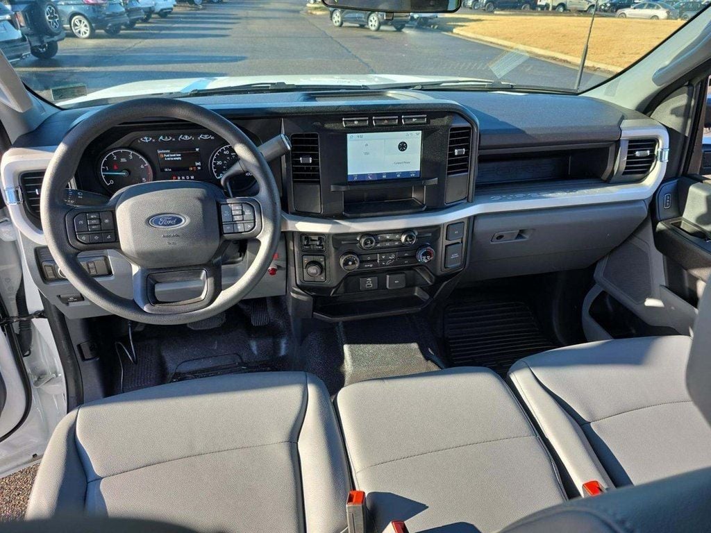 2024 Ford Super Duty F-450 DRW Cab-Chassis XL - 22965678 - 4