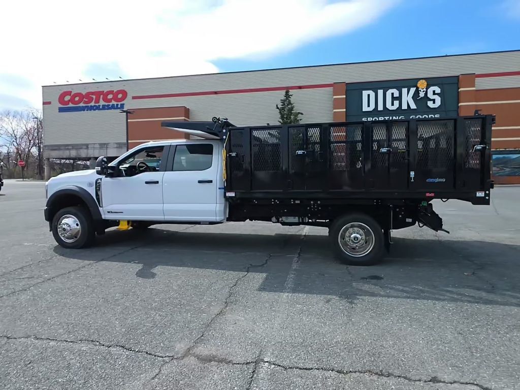 2024 Ford Super Duty F-450 DRW Cab-Chassis XL - 23008241 - 3