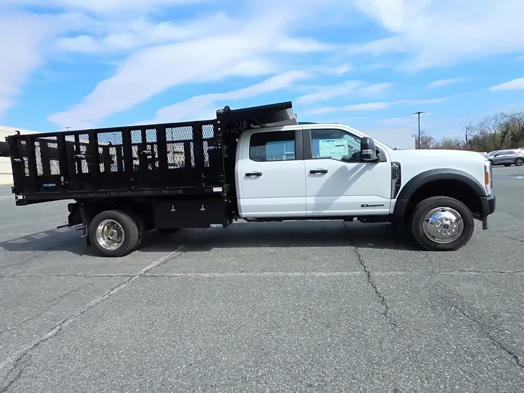 2024 Ford Super Duty F-450 DRW Cab-Chassis XL - 23008241 - 4