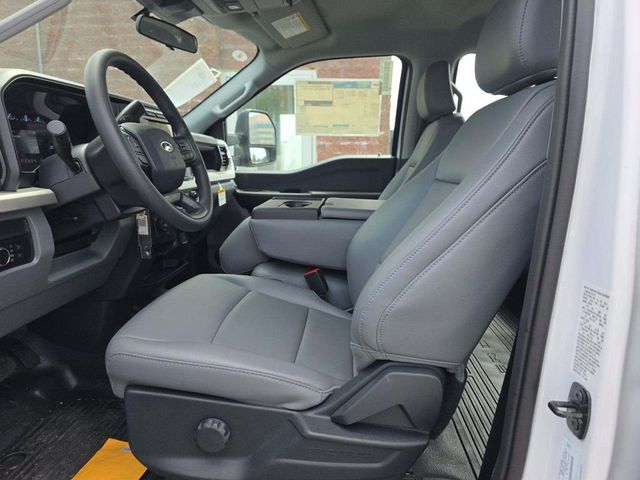 2024 Ford Super Duty F-550 DRW XL - 23040132 - 3