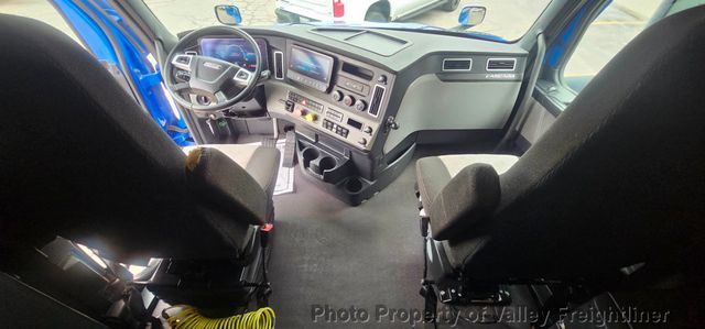 2024 Freightliner Cascadia 126  - 23004900 - 33