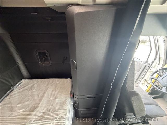 2024 Freightliner Cascadia 126  - 23075000 - 12