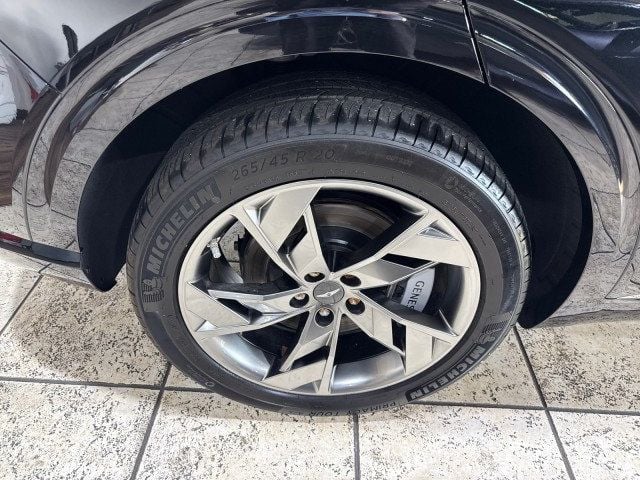 2024 Genesis Electrified GV70 Advanced AWD - 22944010 - 25