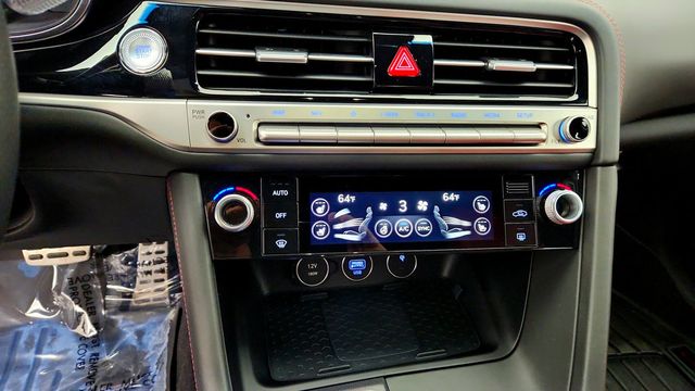 2024 Genesis G70 3.3T Sport Advanced AWD w/ Sport Prestige Pkg & Head-Up Display - 23099976 - 17