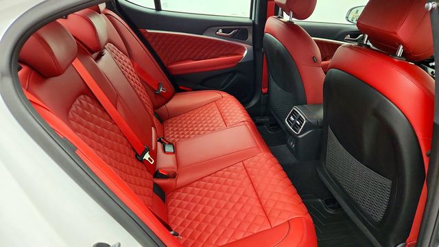 2024 Genesis G70 3.3T Sport Advanced AWD w/ Sport Prestige Pkg & Head-Up Display - 23099976 - 23