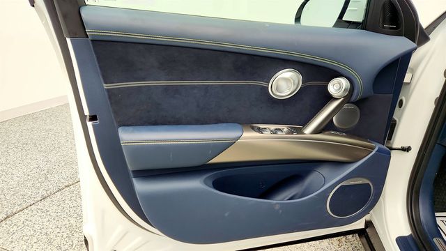 2024 Genesis GV60 Performance AWD w/ Dual Motors & Advanced Driver Assistance - 22993464 - 10