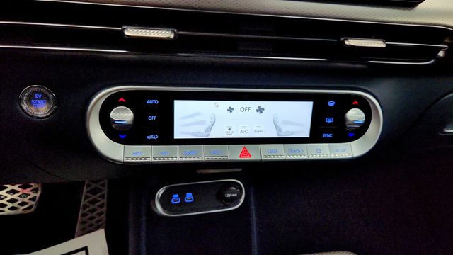 2024 Genesis GV60 Performance AWD w/ Dual Motors & Advanced Driver Assistance - 22993464 - 17