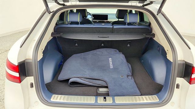 2024 Genesis GV60 Performance AWD w/ Dual Motors & Advanced Driver Assistance - 22993464 - 22