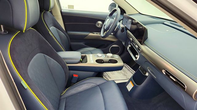 2024 Genesis GV60 Performance AWD w/ Dual Motors & Advanced Driver Assistance - 22993464 - 24