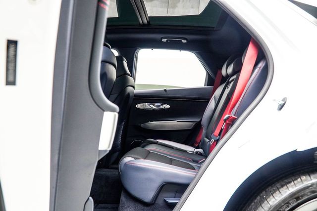 2024 Genesis GV70 2.5T AWD - 22992995 - 40