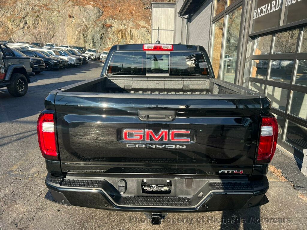 2024 GMC Canyon 4WD Crew Cab AT4 - 22728563 - 8