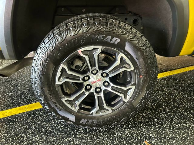 2024 GMC Canyon 4WD Crew Cab AT4 - 23045471 - 8
