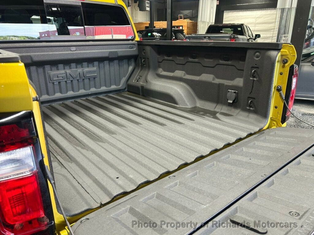 2024 GMC Canyon 4WD Crew Cab AT4 - 23045471 - 9
