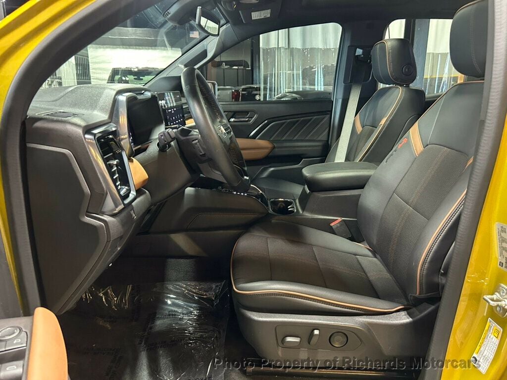 2024 GMC Canyon 4WD Crew Cab AT4 - 23045471 - 10