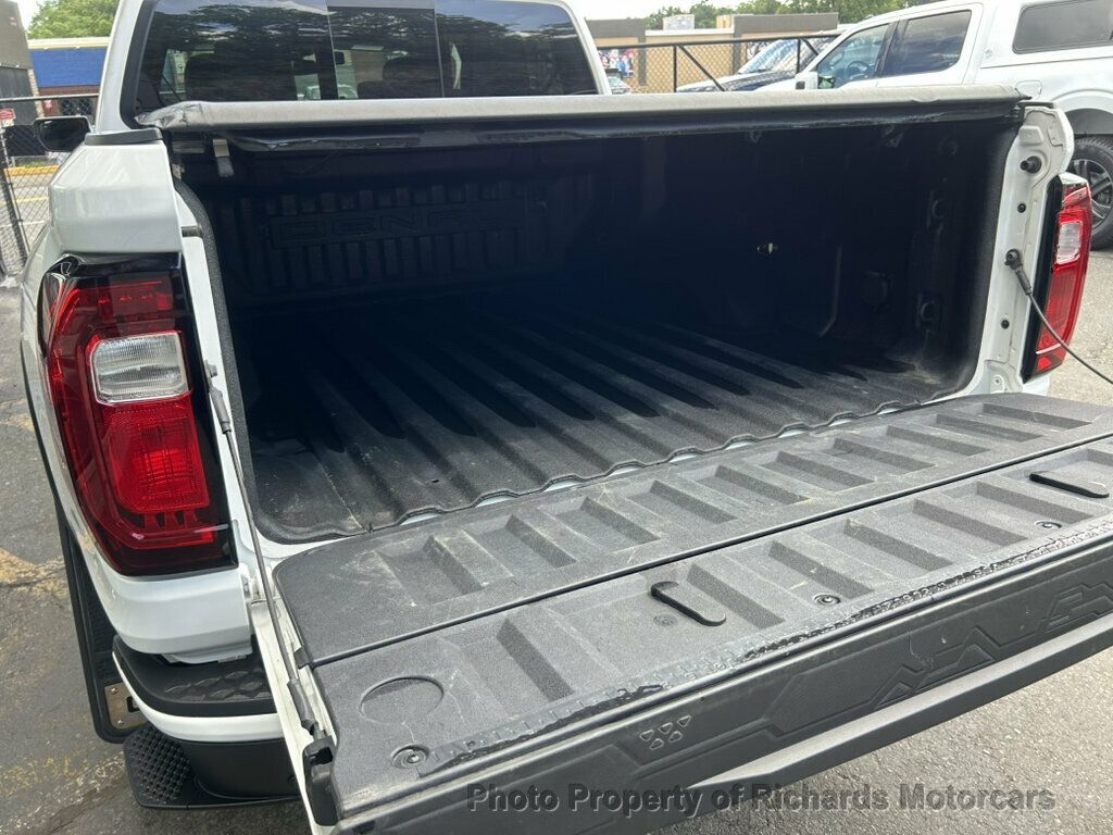 2024 GMC Canyon 4WD Crew Cab Denali - 23051623 - 10