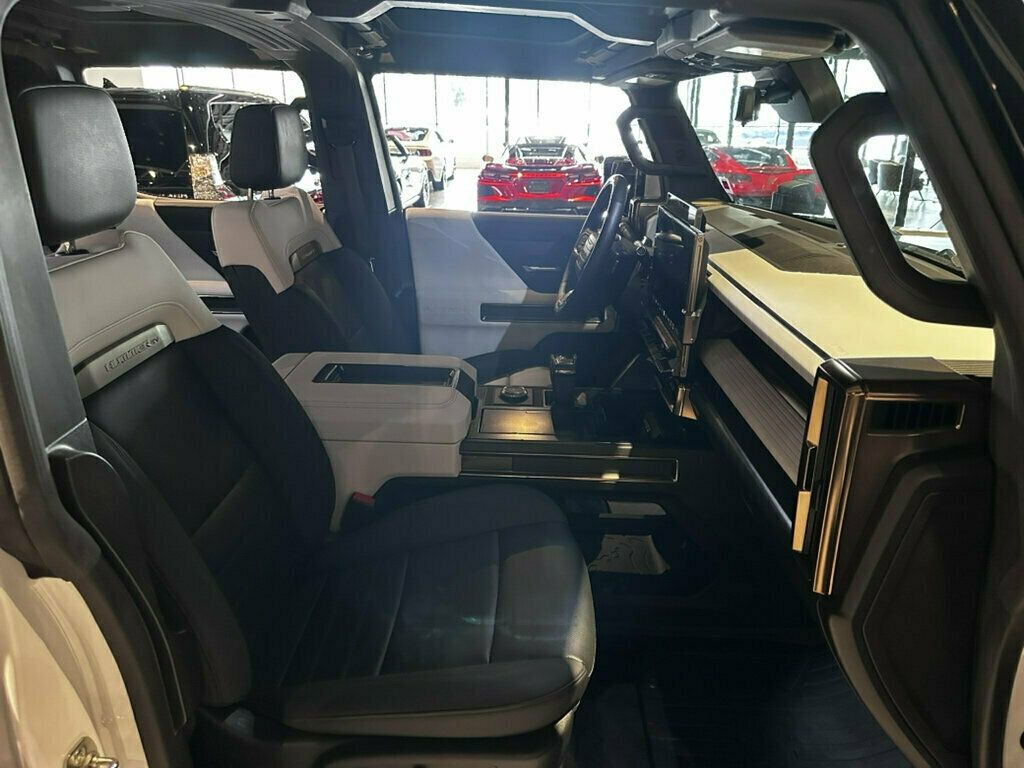 2024 GMC HUMMER EV Pickup 3X/24ModuleUltiumBattery/PowerTonneauCover/IlluminationPkg/NAV - 23054460 - 32