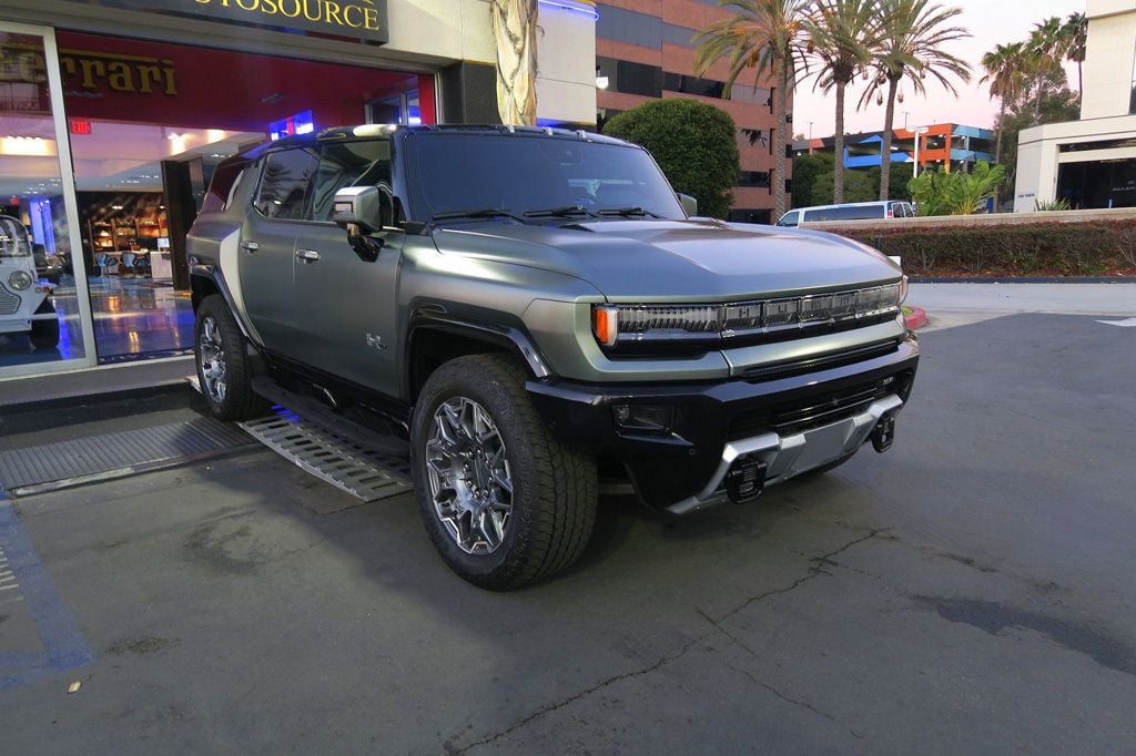 2024 GMC HUMMER EV SUV e4WD 4dr 3X Edition 1 - 22765148 - 37