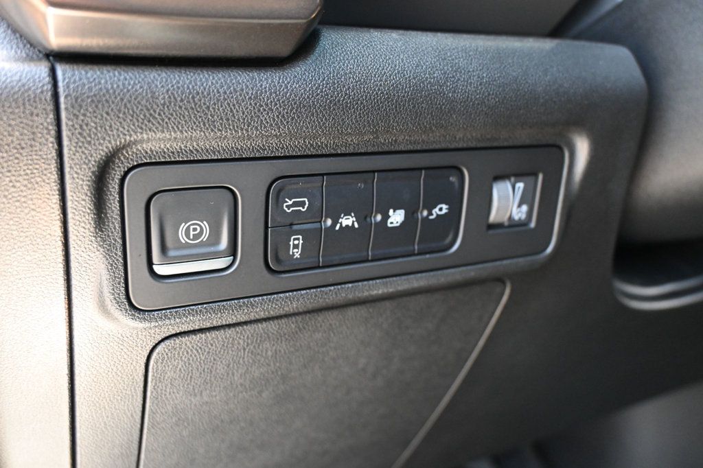 GMC Hummer EV SUV photo 15