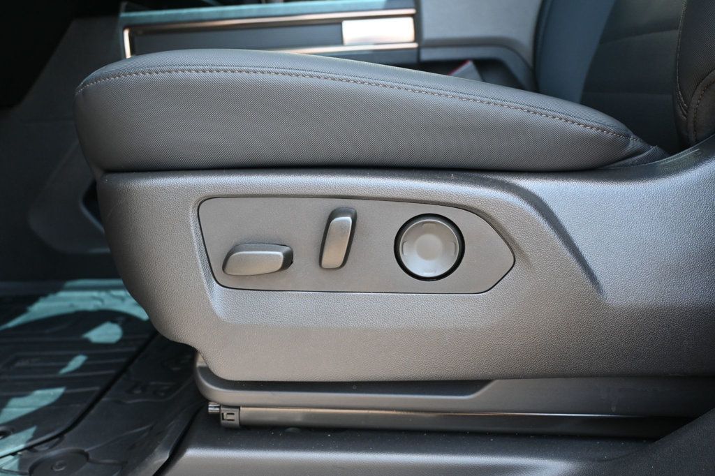 GMC Hummer EV SUV photo 18
