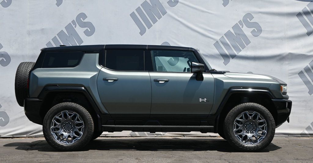 GMC Hummer EV SUV photo 4