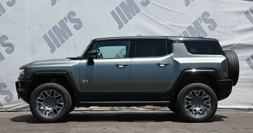 GMC Hummer EV SUV photo 6