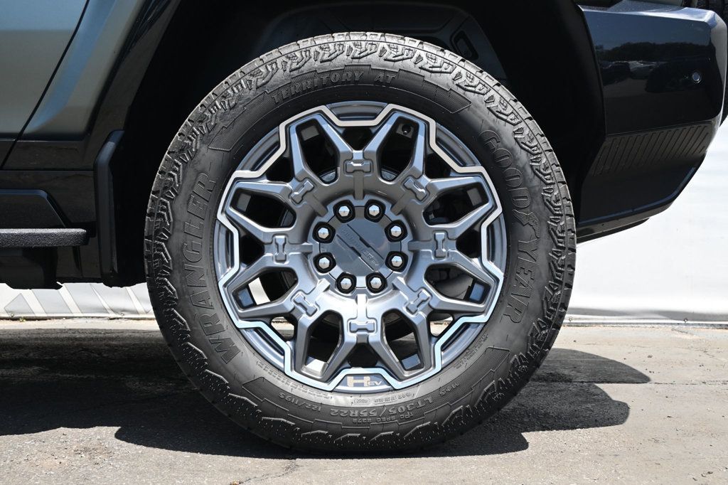 GMC Hummer EV SUV photo 7