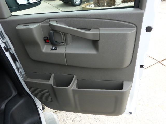 2024 GMC Savana Cargo Work Van - Photo 19
