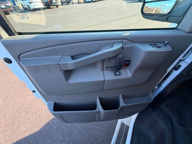 2024 GMC Savana Cargo Van RWD 2500 135'' with Convenience & Chrome Appearance Packages - 22972596 - 8