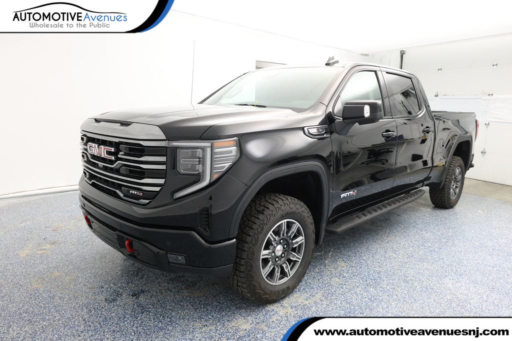 2024 GMC Sierra 1500 4WD Crew Cab 157'' AT4 with Technology Pkg & 6.2L V8 Engine - 22937500 | Video 1