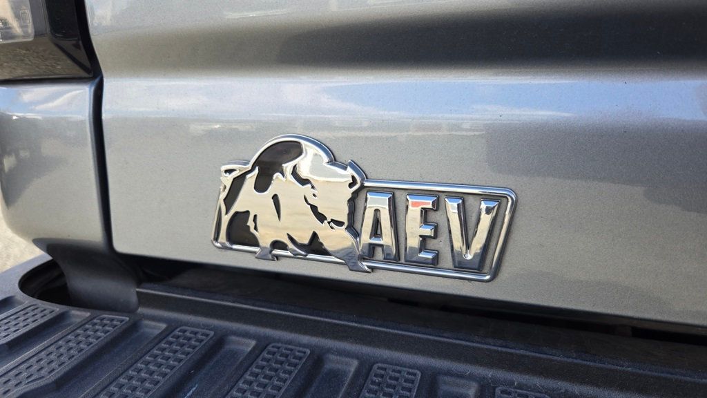 2024 GMC Sierra 2500HD AT4X AEV Edition - 22932853 - 11