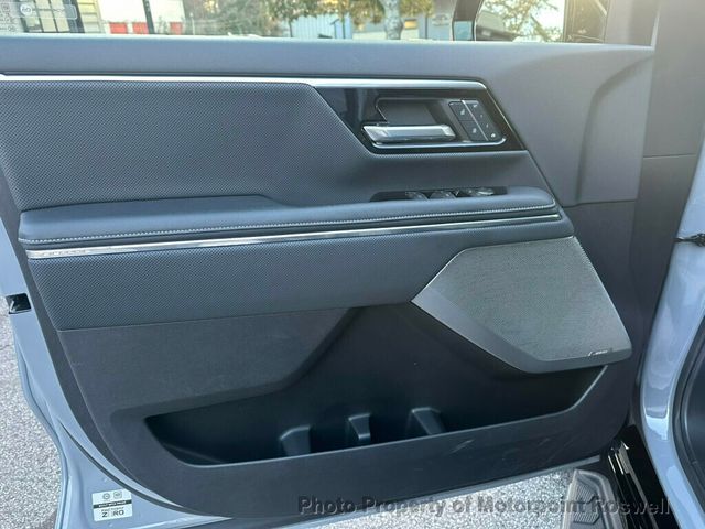 2024 GMC Sierra EV e4WD Crew Cab Denali Edition 1 - 22979018 - 11