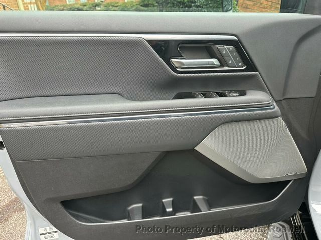 2024 GMC Sierra EV e4WD Crew Cab Denali Edition 1 - 22991787 - 9