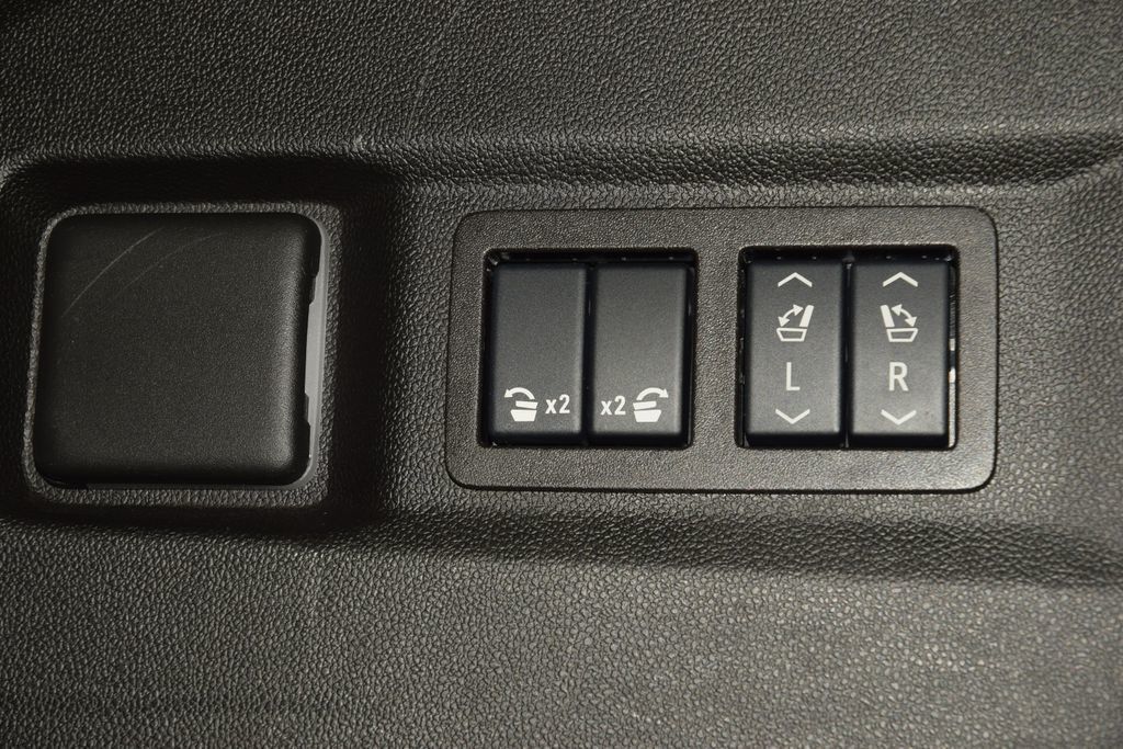 2024 GMC Yukon 4WD 4dr AT4 - 23010284 - 26