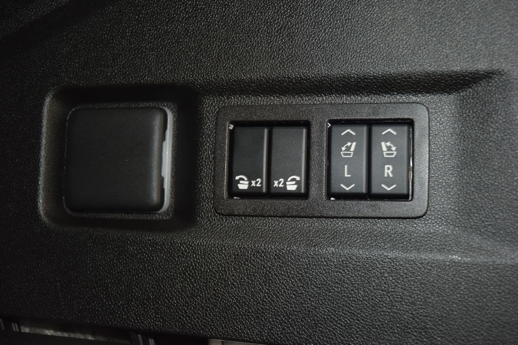 2024 GMC Yukon 4WD 4dr AT4 - 23025581 - 26