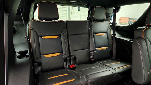 2024 GMC Yukon 4WD 4dr AT4 w/ Technology Pkg, Panoramic Sunroof & Power Steps - 23046927 - 23