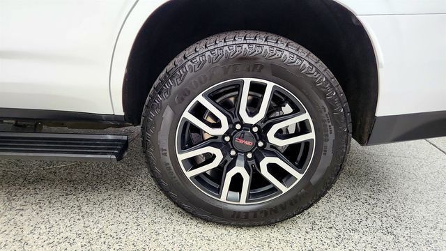 2024 GMC Yukon 4WD 4dr AT4 w/ Technology Pkg, Panoramic Sunroof & Power Steps - 23046927 - 8