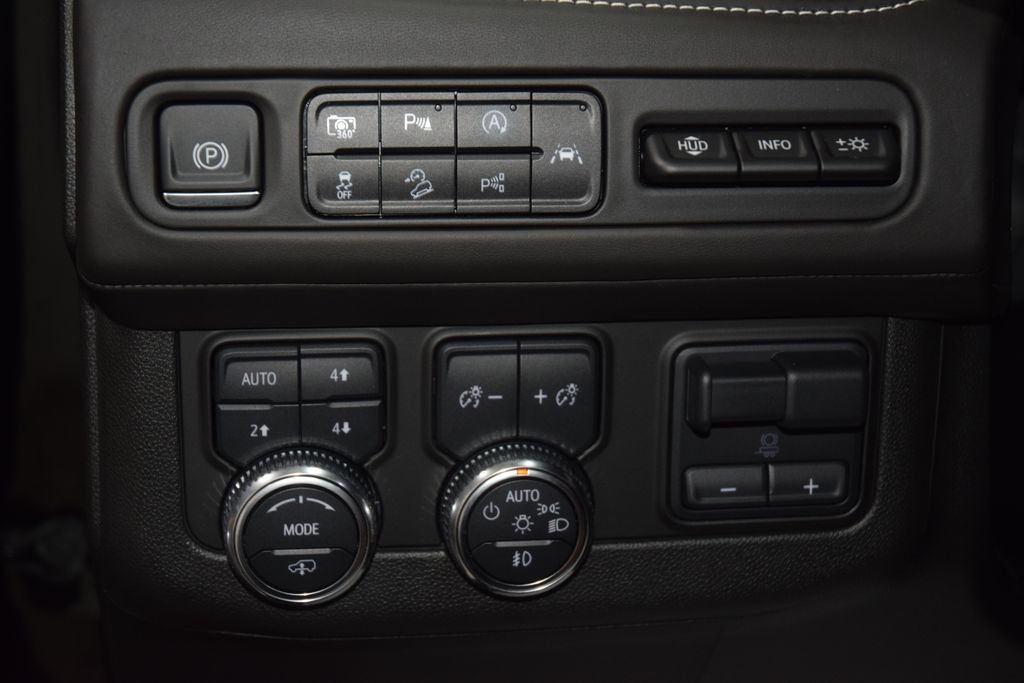 2024 GMC Yukon 4WD 4dr Denali Ultimate - 23074777 - 35