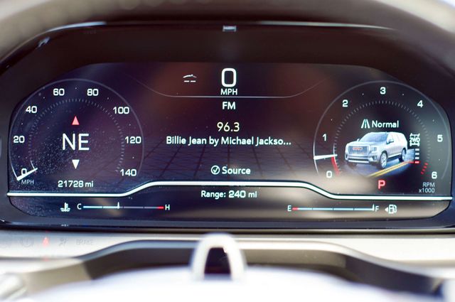 2024 GMC Yukon LocalTrade/DenaliUltimate/2ndRowCaptains/RearEntertainment - 22983537 - 22