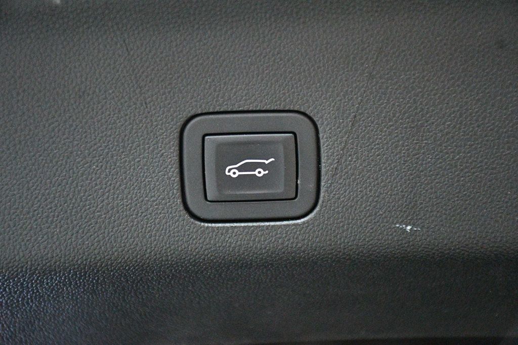 GMC Yukon XL photo 82