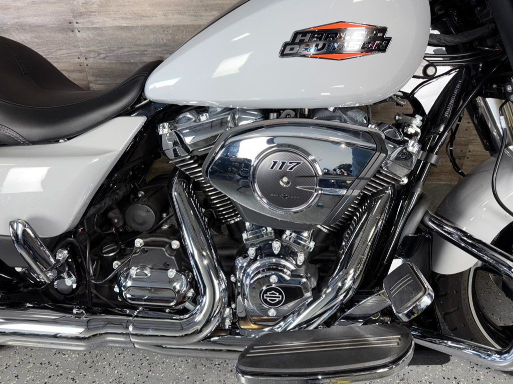 2024 Harley-Davidson FLHX Street Glide SUPER CLEAN! - 22955851 - 4