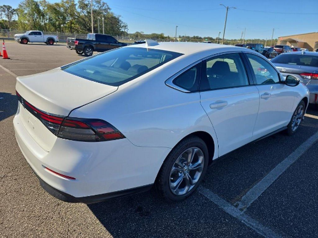 2024 Honda Accord Sedan EX CVT - 22753543 - 3