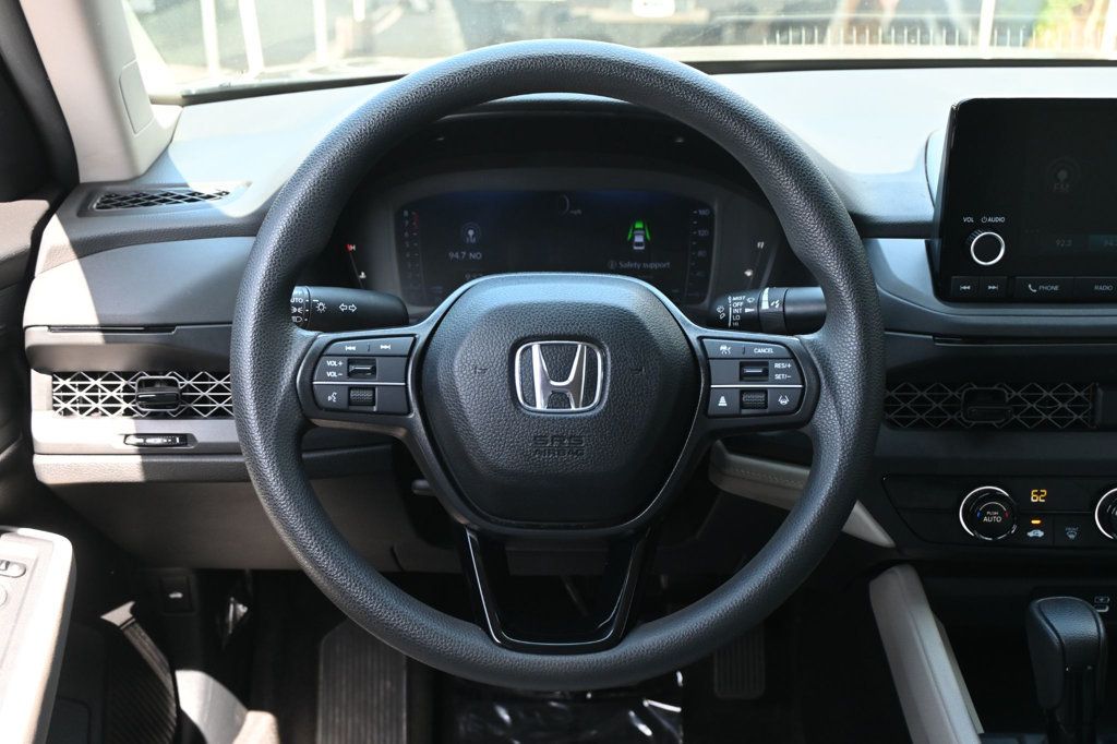 Honda Accord photo 9